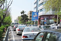 واکنش نیروی انتظامی به خانم نیمه برهنه در تهران | پلیس: این فرد دارای اختلالات روانی بود