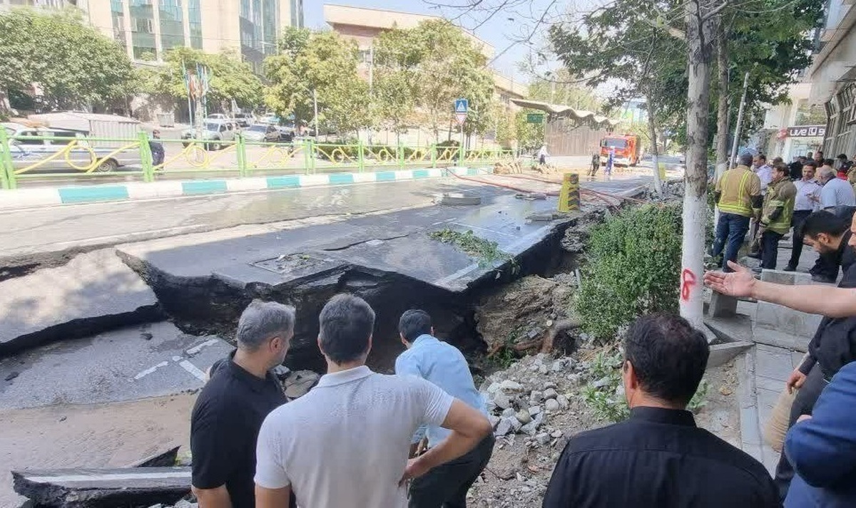 فرونشست سنگین زمین در میدان ونک تهران فرونشست سنگین زمین در میدان ونک تهران