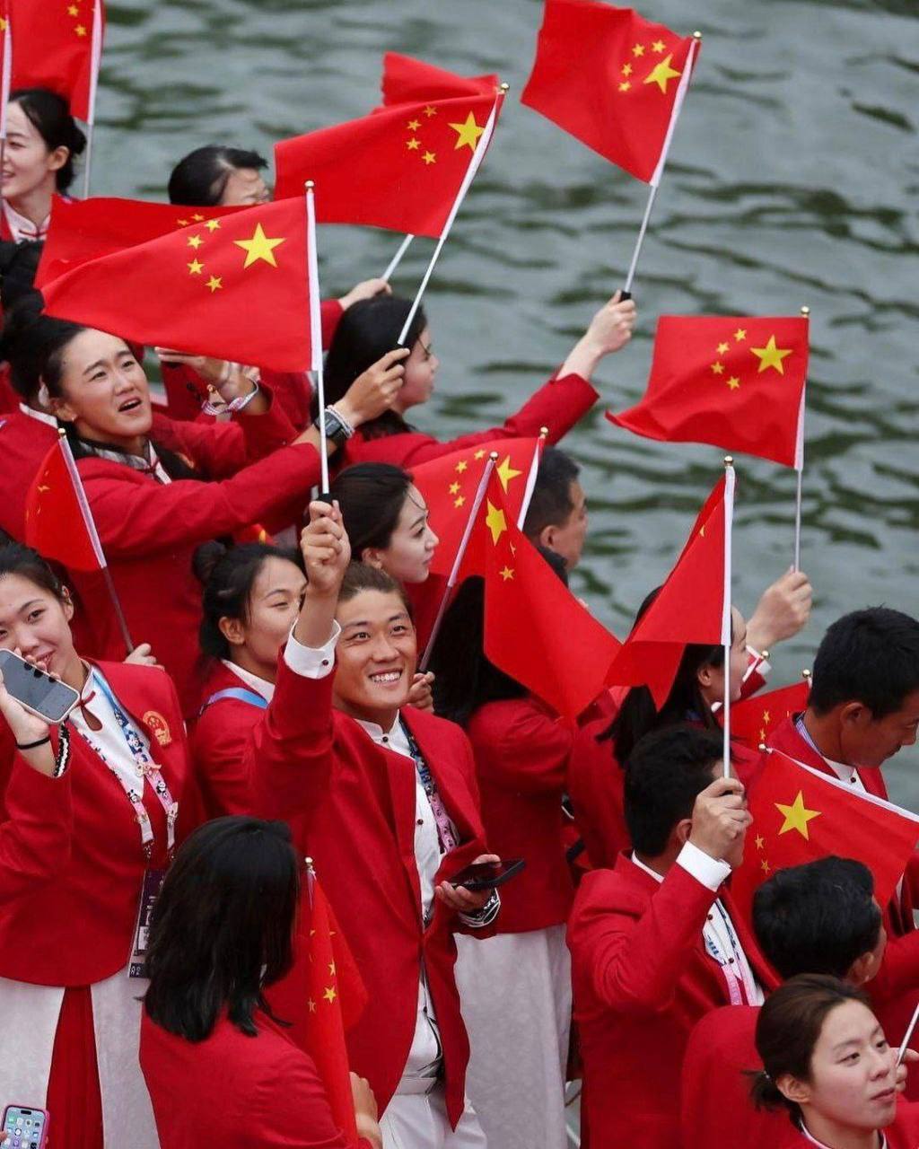 آغاز افتتاحیه المپیک ۲۰۲۴ + عکسها و فیلمها آغاز افتتاحیه المپیک ۲۰۲۴ + عکسها و فیلمها