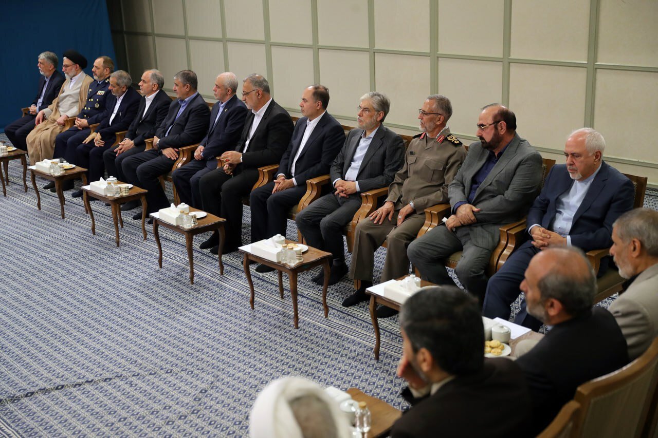 واکنشها به حضور ظریف در دیدار اعضای دولت با رهبری واکنشها به حضور ظریف در دیدار اعضای دولت با رهبری