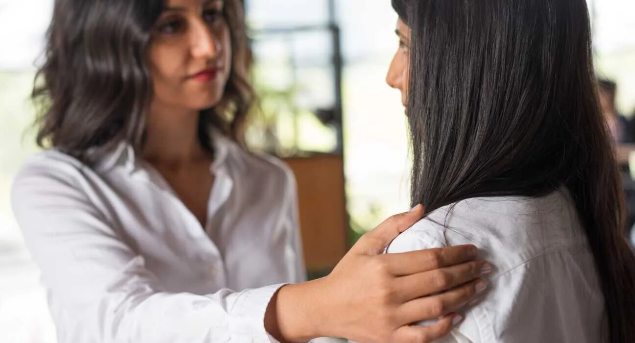 چگونه با دیگران همدلی کنیم؟ چگونه با دیگران همدلی کنیم؟