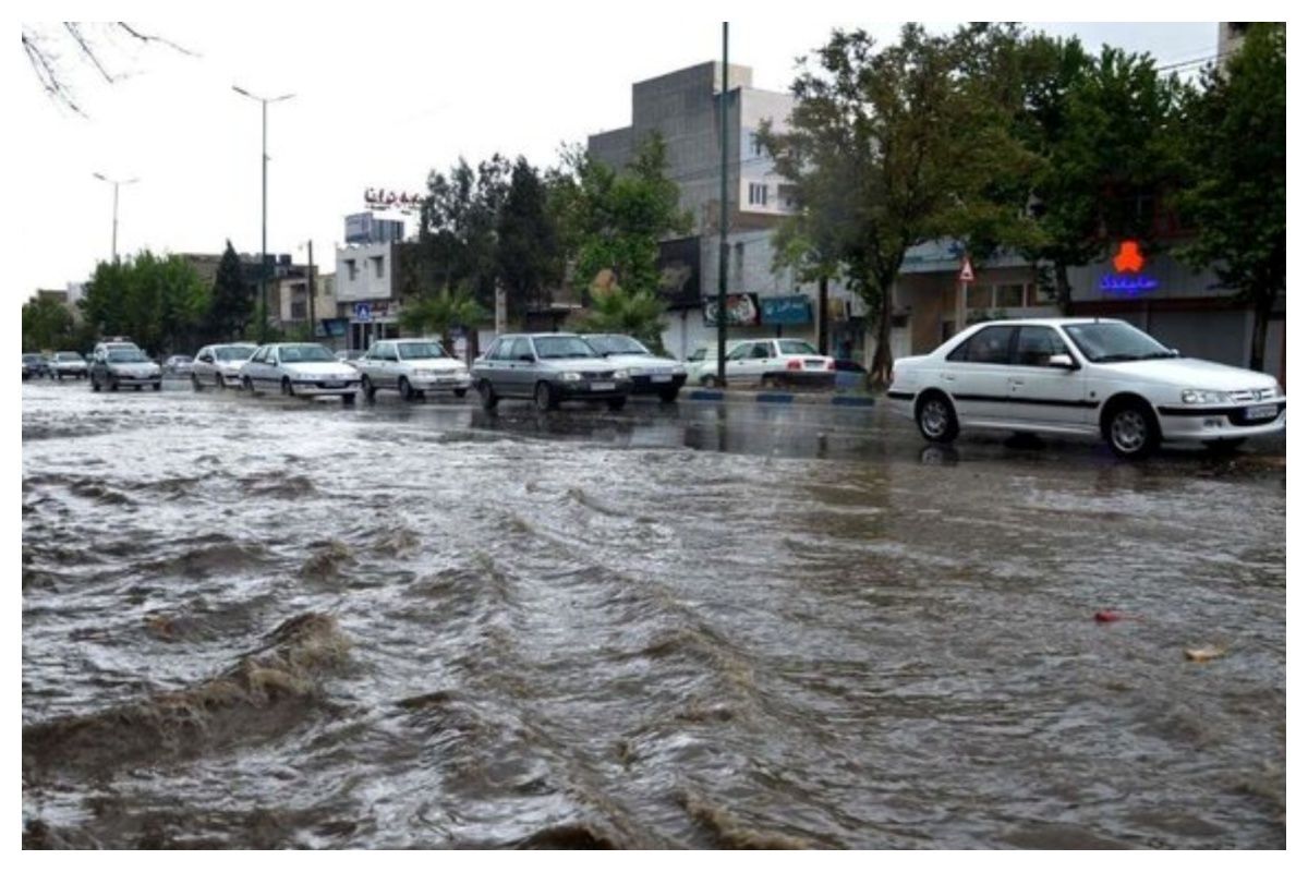 ببینید| آبگرفتگی معابر شهر ایوان در پی بارش شدید