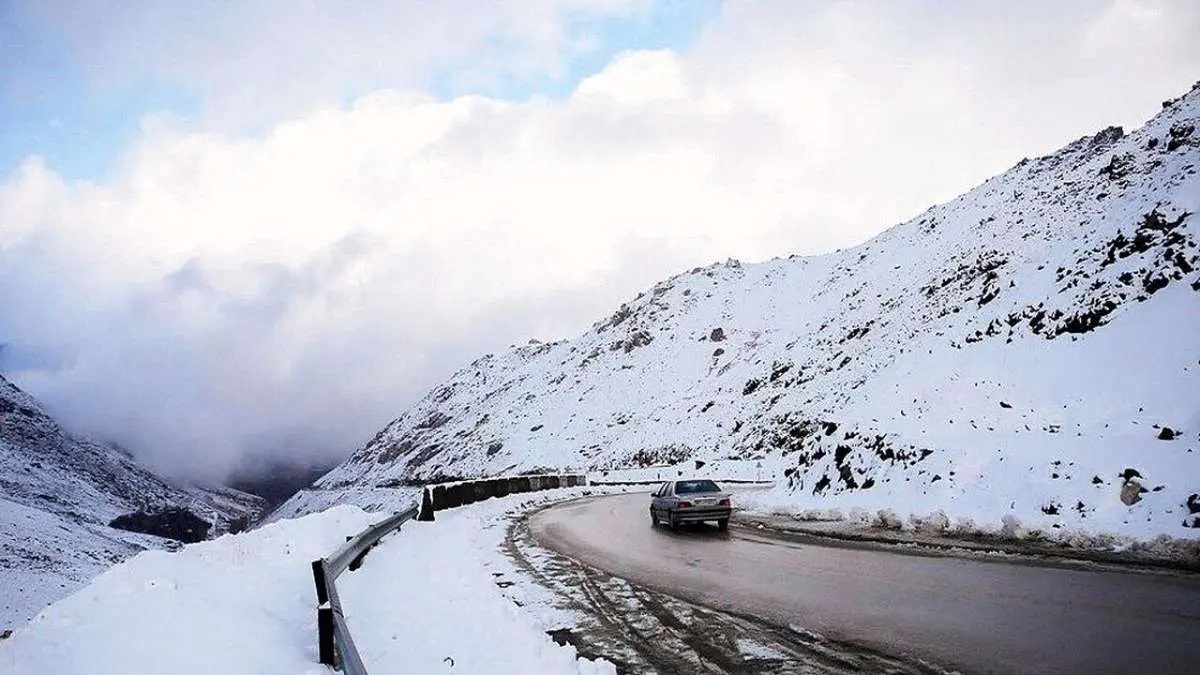 ببینید| بارش برف در محور سوادکوه