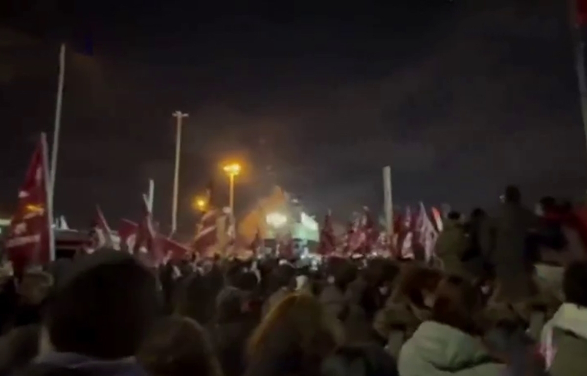 زخمیشدن ۶ نیروی پلیس ترکیه در جریان اعتراضات زخمیشدن ۶ نیروی پلیس ترکیه در جریان اعتراضات