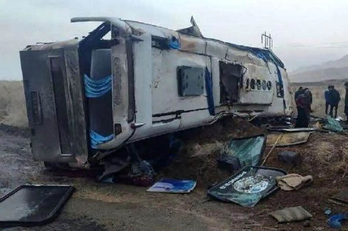 بیتوجهی به قوانین و نقص فنی / واژگونی اتوبوس کرمان-مشهد جان ۱۴ نفر را گرفت بیتوجهی به قوانین و نقص فنی / واژگونی اتوبوس کرمان-مشهد جان ۱۴ نفر را گرفت