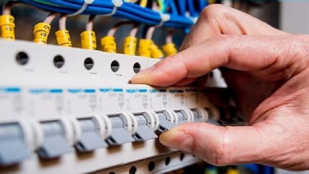 برق مشترکان پرمصرف محدود میشود برق مشترکان پرمصرف محدود میشود