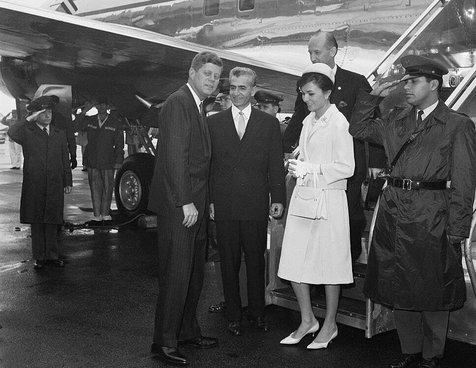 استقبال کندی از محمدرضاشاه پهلوی و همسرش استقبال کندی از محمدرضاشاه پهلوی و همسرش