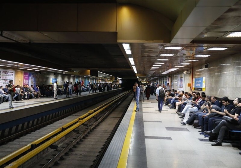 واکنش متروی تهران به اقدام نافرجام خودکشی یک زن جوان واکنش متروی تهران به اقدام نافرجام خودکشی یک زن جوان