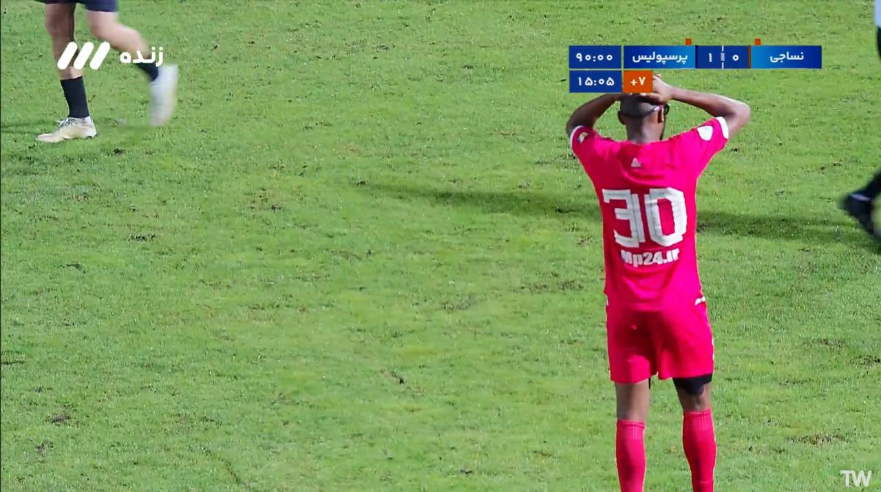 عکس| حسرت یامگا بعد از هدر دادن حساسترین پنالتی فصل عکس| حسرت یامگا بعد از هدر دادن حساسترین پنالتی فصل