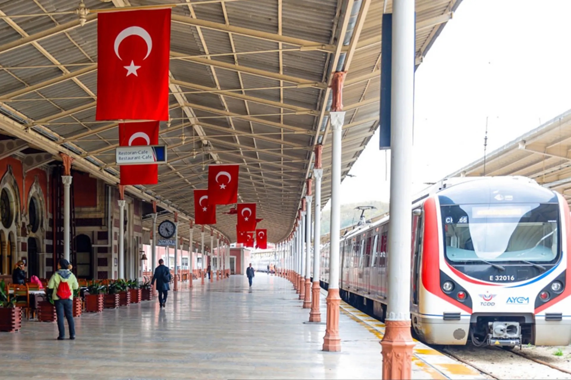 همه آنچه باید درباره قطار تهران-وان بدانیم همه آنچه باید درباره قطار تهران-وان بدانیم