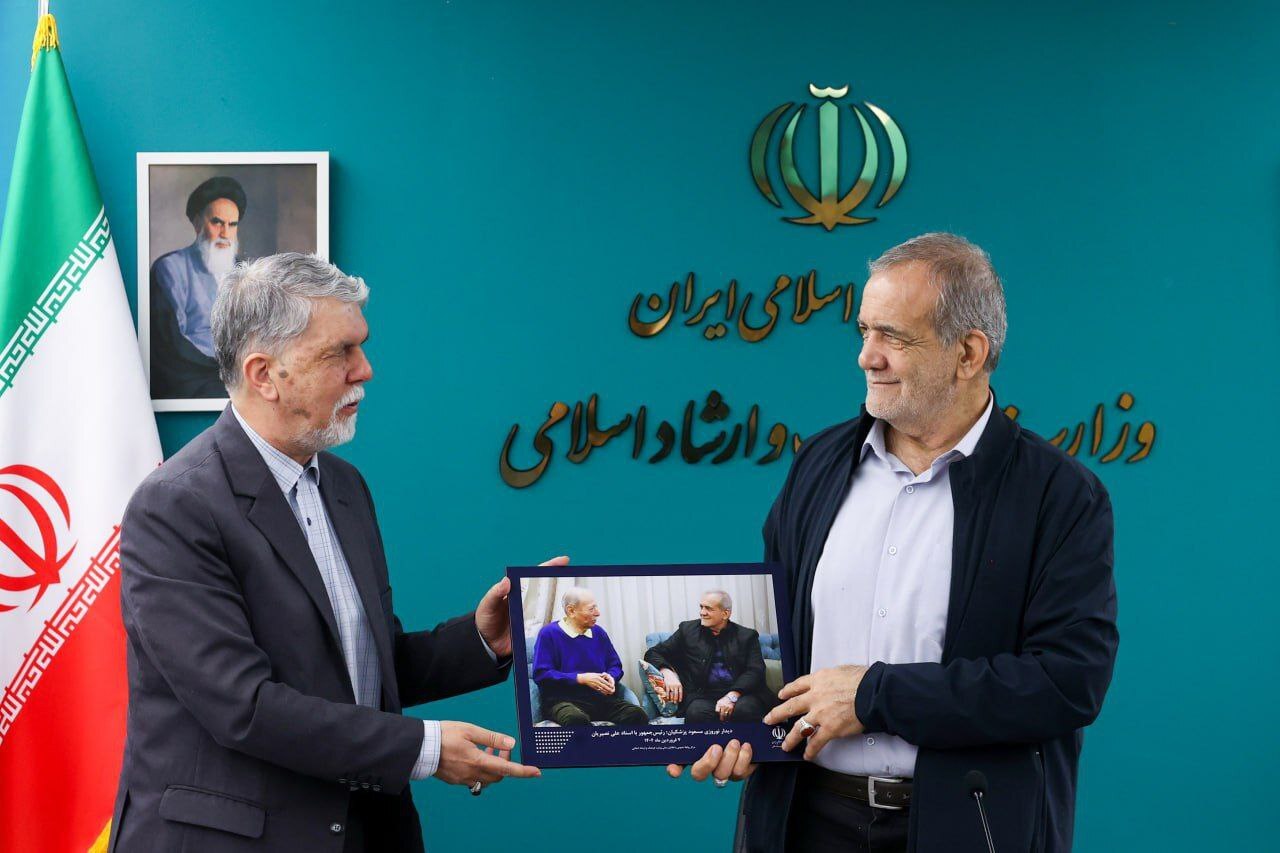 حضور سرزده پزشکیان در وزارت فرهنگ حضور سرزده پزشکیان در وزارت فرهنگ