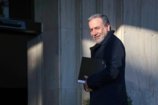 موضع قاطع عراقچی در برابر سخنان اخیر ویتکاف؛ مواضع متضاد اصلا کمک کننده به روند مذاکرات نیست موضع قاطع عراقچی در برابر سخنان اخیر ویتکاف؛ مواضع متضاد اصلا کمک کننده به روند مذاکرات نیست