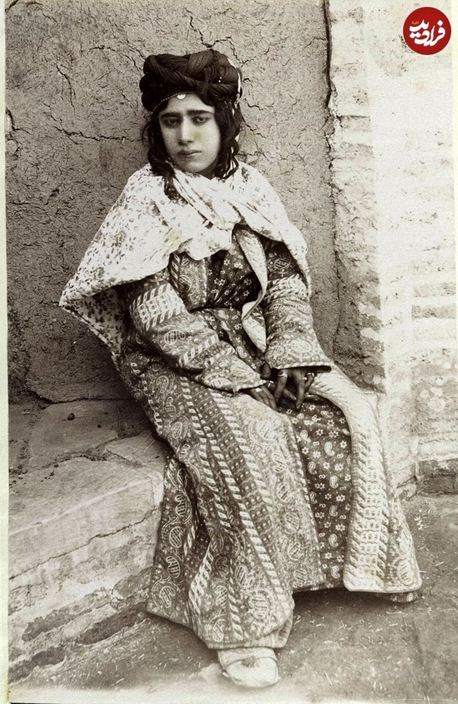 سفر به دل قاجار | تصویری عجیب از زندانیان قجری در غل و زنجیر! سفر به دل قاجار | تصویری عجیب از زندانیان قجری در غل و زنجیر!