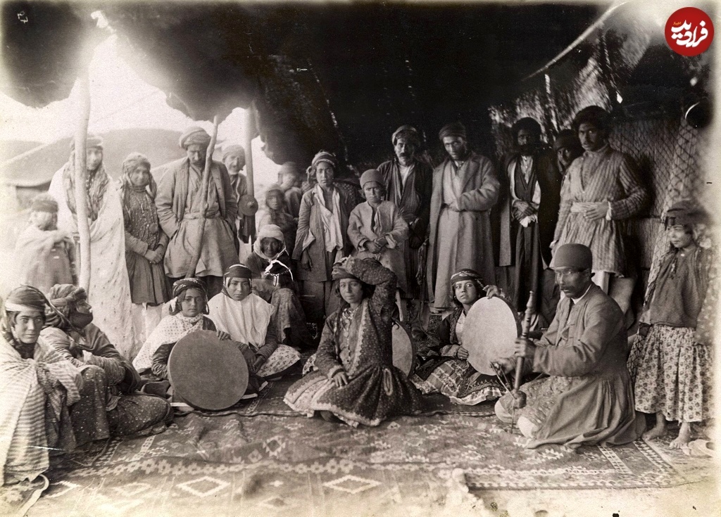 سفر به دل قاجار | تصویری عجیب از زندانیان قجری در غل و زنجیر! سفر به دل قاجار | تصویری عجیب از زندانیان قجری در غل و زنجیر!