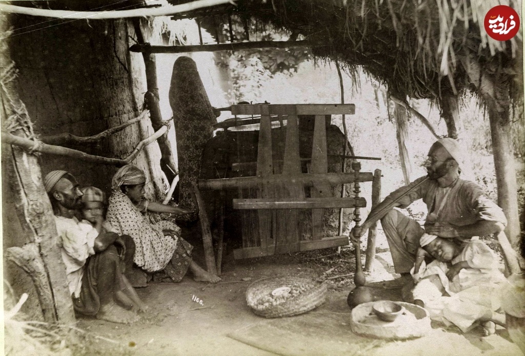 سفر به دل قاجار | تصویری عجیب از زندانیان قجری در غل و زنجیر! سفر به دل قاجار | تصویری عجیب از زندانیان قجری در غل و زنجیر!