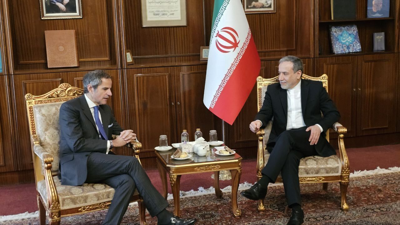 دیدار گروسی با عراقچی در تهران دیدار گروسی با عراقچی در تهران