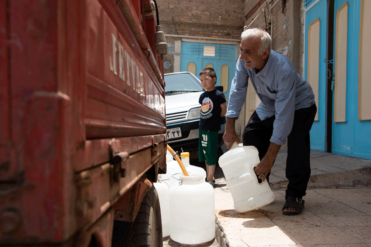راه فرار از بحران آبی در تابستان | چگونه درگیر فقر آبی می شویم؟ راه فرار از بحران آبی در تابستان | چگونه درگیر فقر آبی می شویم؟