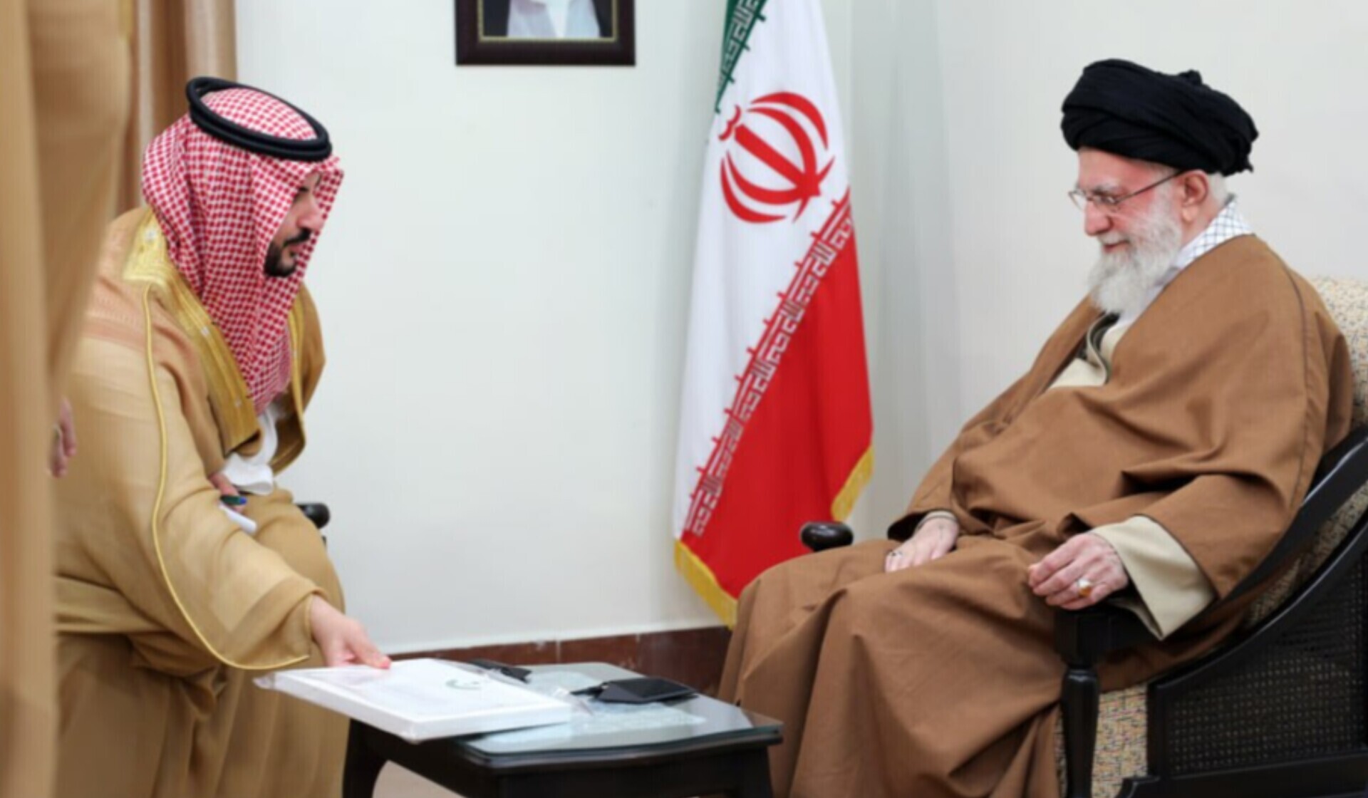 رهبری: ارتباط میان ایران و عربستان برای هر دو طرف مفید خواهد بود رهبری: ارتباط میان ایران و عربستان برای هر دو طرف مفید خواهد بود