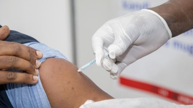 عربستان تزریق واکسن مننژیت را برای همه مسافران الزامی کرد عربستان تزریق واکسن مننژیت را برای همه مسافران الزامی کرد