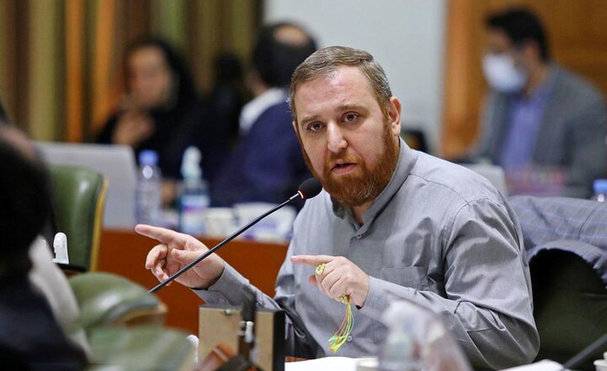 اقراریان: دور زاکانی باید شهریورماه به پایان برسد اقراریان: دور زاکانی باید شهریورماه به پایان برسد