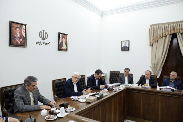 عارف: دولت وفاق ملی اجازه نمیدهد دسیسهها برای برهم زدن آرامش بازار، اجرایی شود عارف: دولت وفاق ملی اجازه نمیدهد دسیسهها برای برهم زدن آرامش بازار، اجرایی شود