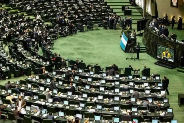 انتقاد تند «هممیهن» از مجلس؛ برای کشور چه کردید که حالا قهرمانبازی در میآورید؟! مجلس