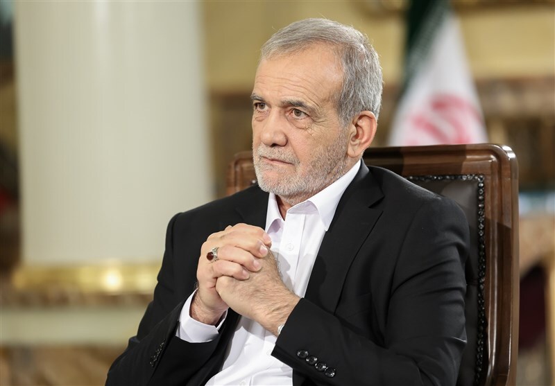 واکنشها به پیامک جنجالی حجاب؛ آقای پزشکیان ثابت کنید فرق دارد چه کسی رئیس جمهور باشد پزشکیان