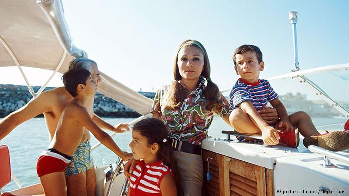 عکس| تصویر دیدنی از تفریح لوکس محمدرضا پهلوی و خانواده اش عکس| تصویر دیدنی از تفریح لوکس محمدرضا پهلوی و خانواده اش