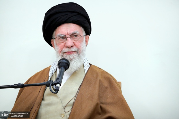 رهبری: گاهی دهن لقی، صبر نکردن، اعتراض بیخود، تحلیل غلط تاثیر تاریخی دارد رهبری: گاهی دهن لقی، صبر نکردن، اعتراض بیخود، تحلیل غلط تاثیر تاریخی دارد