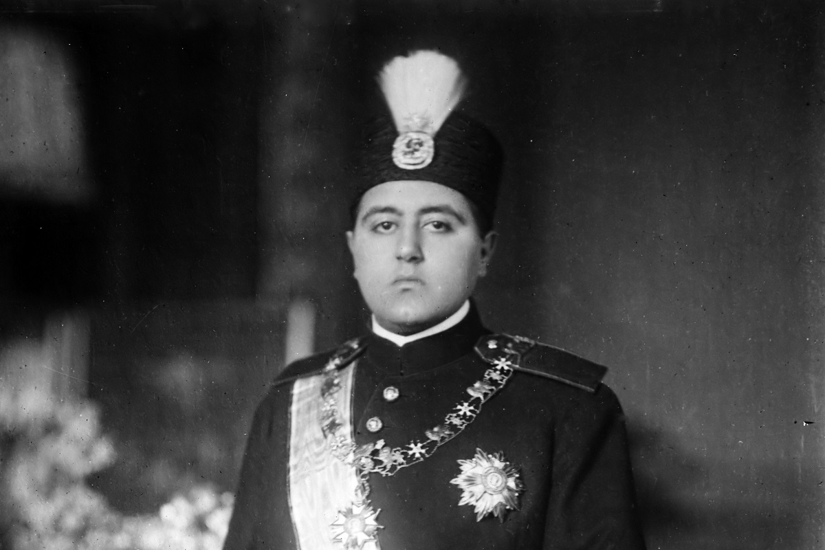 عکس سیاه و سفید احمدشاه قاجار در کنار پادشاه ایتالیا عکس سیاه و سفید احمدشاه قاجار در کنار پادشاه ایتالیا