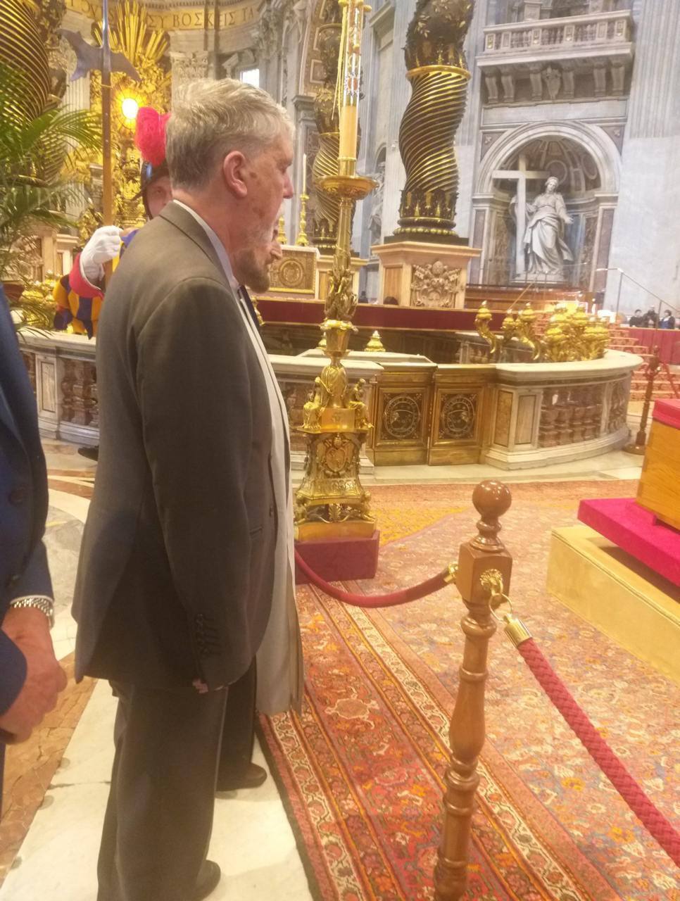 ادای احترام وزیر ارشاد به پاپ فرانسیس +عکس ادای احترام وزیر ارشاد به پاپ