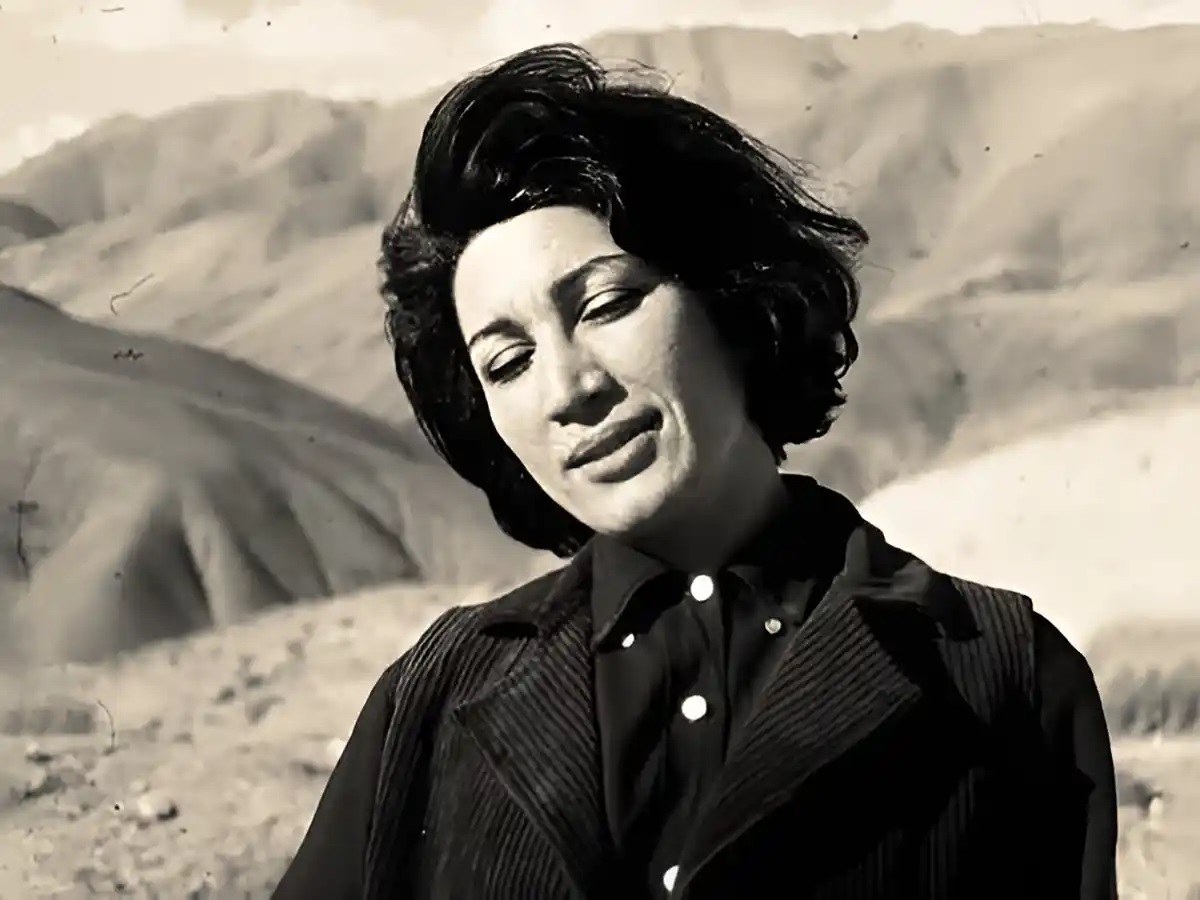 تصاویری دیدنی از امضای مشاهیر ایران | از محمدرضا پهلوی تا فروغ فرخزاد فروغ فرخزاد