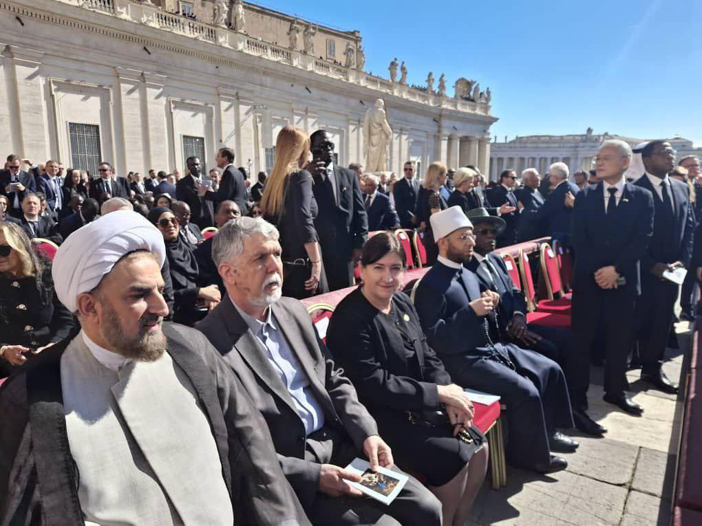 حاشیههای مراسم تشییع پاپ فراسیس صالحی