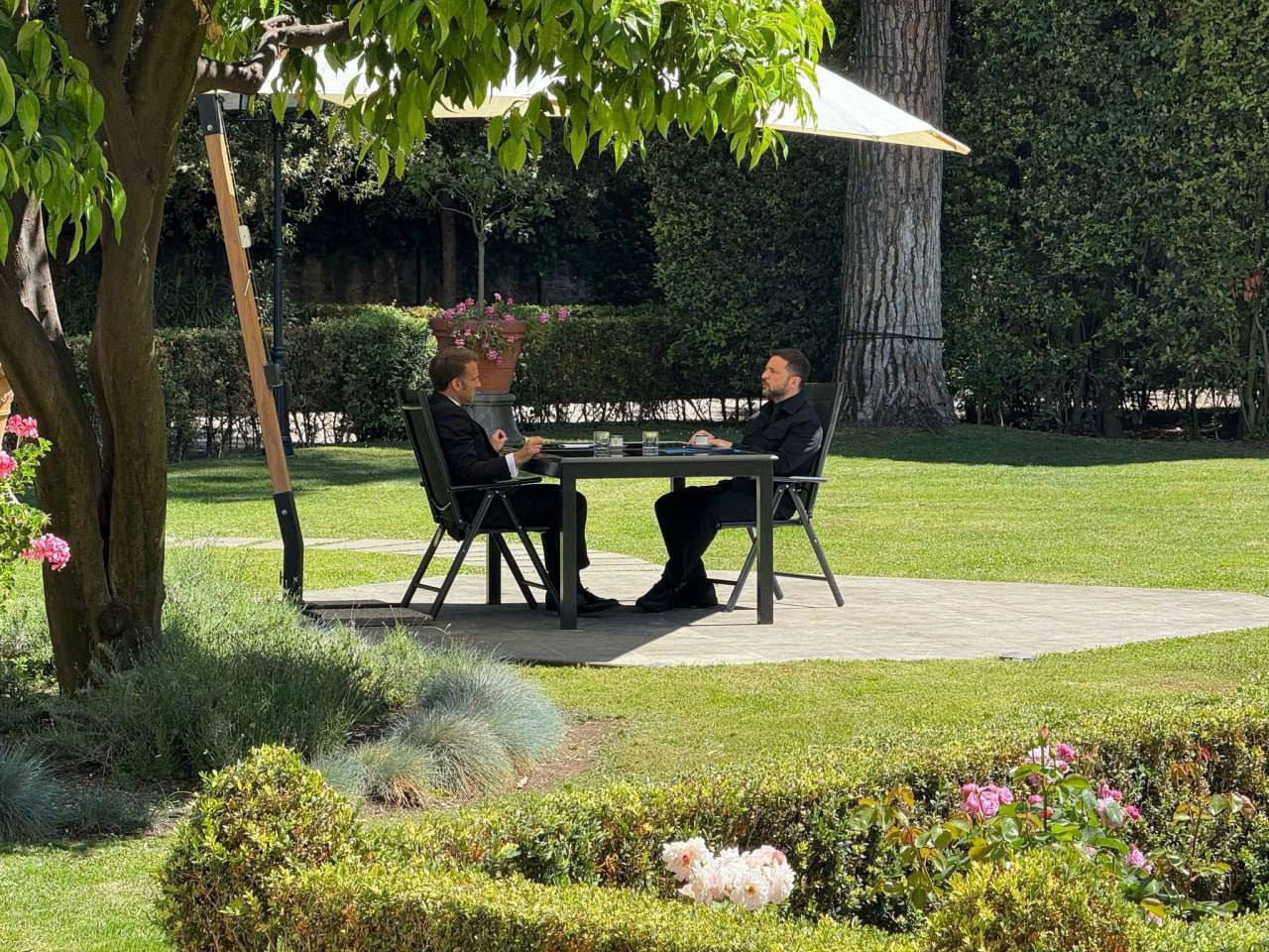 حاشیههای مراسم تشییع پاپ فراسیس ؛ از مقامهایی که دیر رسیدند تا ایستادن وزیر ارشاد نزدیک جو بایدن حاشیههای مراسم تشییع پاپ فراسیس ؛ از مقامهایی که دیر رسیدند تا ایستادن وزیر ارشاد نزدیک جو بایدن