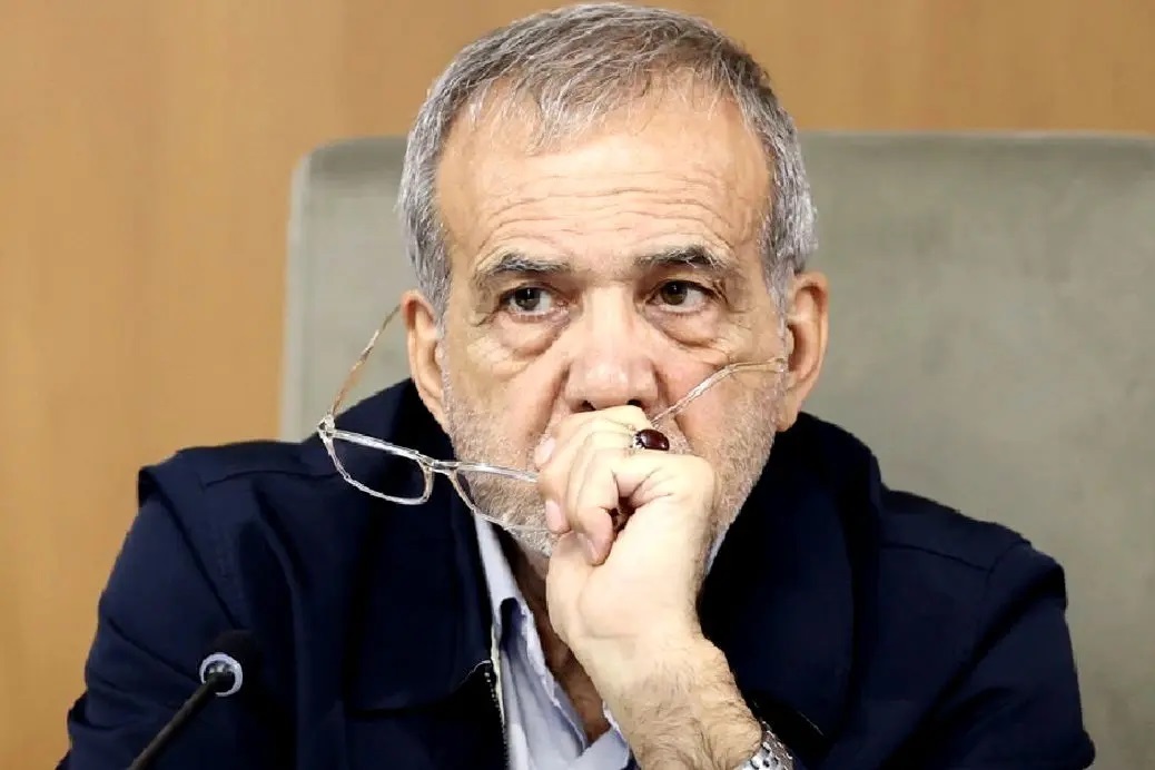 ببینید| عیادت رئیس جمهور از مجروحان انفجار بندرعباس ببینید| عیادت رئیس جمهور از مجروحان انفجار بندرعباس