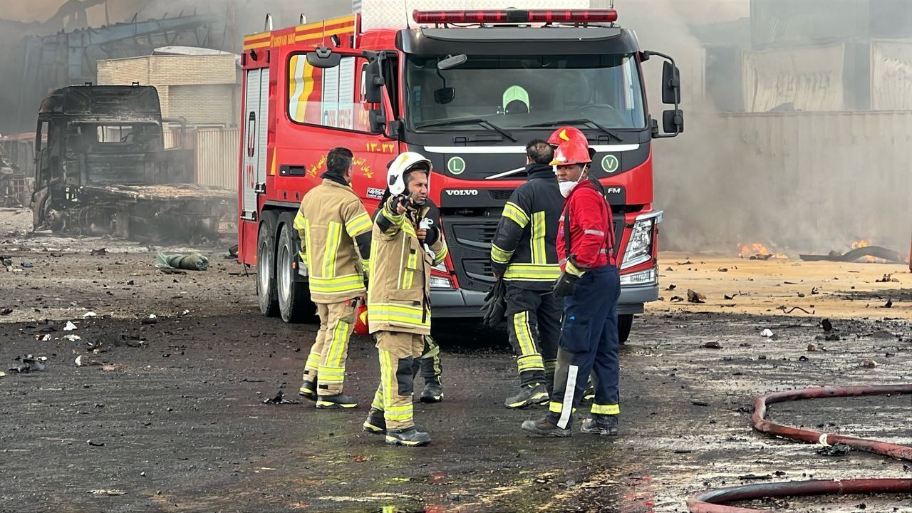 ببینید| آتش در بندر شهید رجایی مهار شد ببینید| آتش در بندر شهید رجایی مهار شد