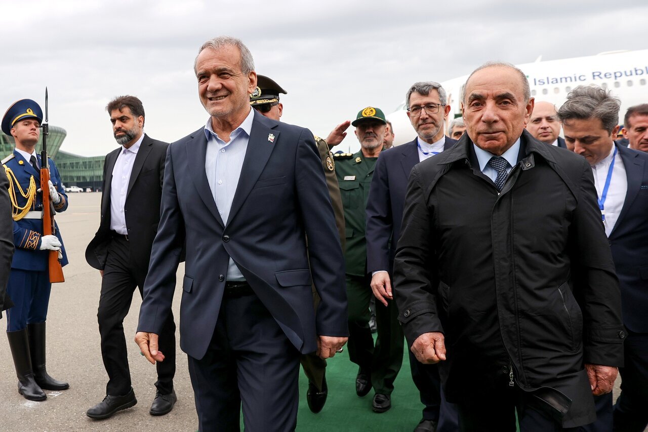 ببینید| گفتگوی آذری پزشکیان با شهردار باکو ببینید| گفتگوی آذری پزشکیان با شهردار باکو