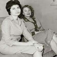 ثریا اسفندیاری ۴ ساله در آغوش مادر آلمانی اش؛ سال ۱۳۱۵ +عکس ثریا اسفندیاری ۴ ساله در آغوش مادر آلمانی اش؛ سال ۱۳۱۵ +عکس