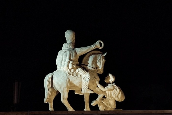 نصب مجسمه والرین در ورودی تهران مجسمه والرین