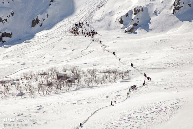 کولبران در برف و سرما