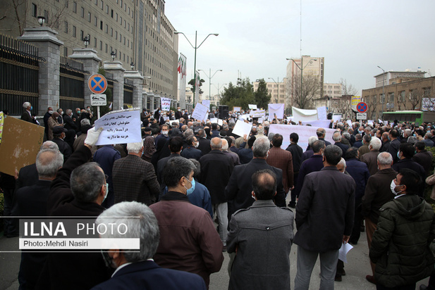 تجمع اعتراضی بازنشستگان در مقابل مجلس شورای اسلامی 