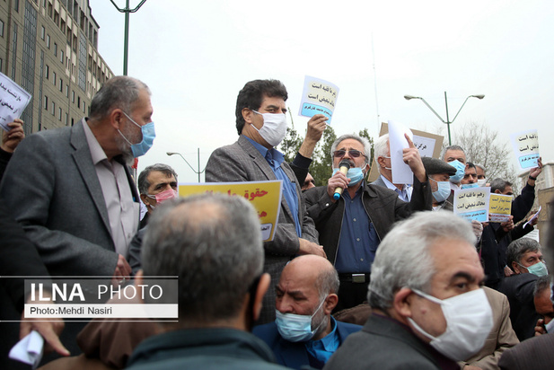 تجمع اعتراضی بازنشستگان در مقابل مجلس شورای اسلامی 