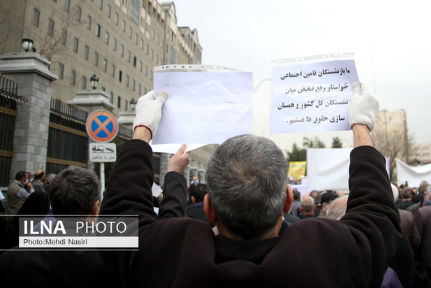 تجمع اعتراضی بازنشستگان در مقابل مجلس شورای اسلامی 