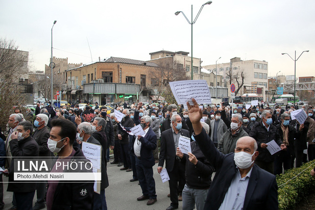 تجمع اعتراضی بازنشستگان در مقابل مجلس شورای اسلامی 