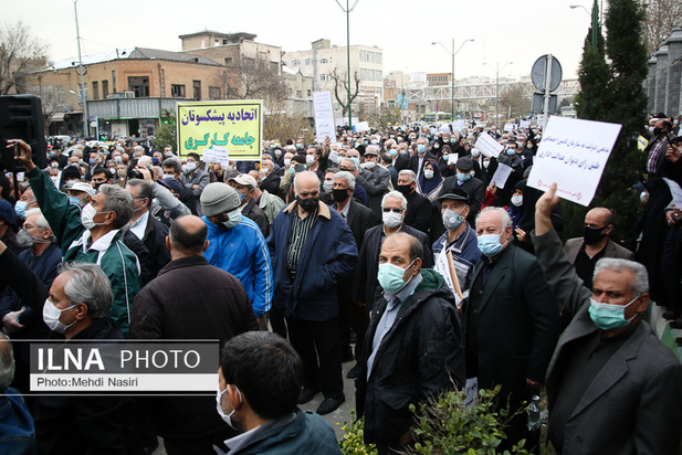 تجمع اعتراضی بازنشستگان در مقابل مجلس شورای اسلامی 