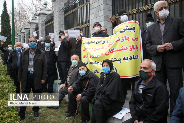 تجمع اعتراضی بازنشستگان در مقابل مجلس شورای اسلامی 