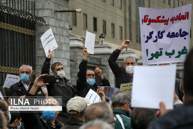 تجمع اعتراضی بازنشستگان در مقابل مجلس شورای اسلامی 