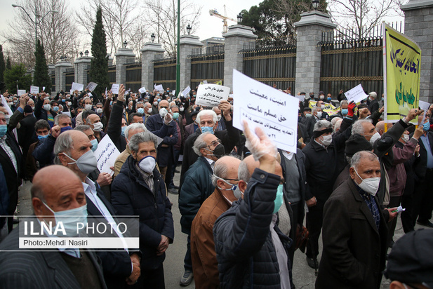 تجمع اعتراضی بازنشستگان در مقابل مجلس شورای اسلامی 