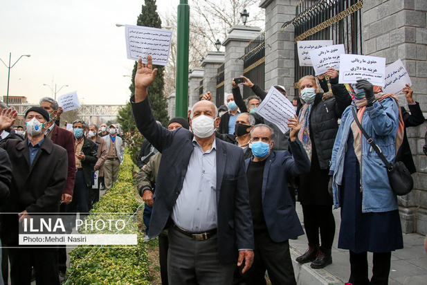 تجمع اعتراضی بازنشستگان در مقابل مجلس شورای اسلامی 