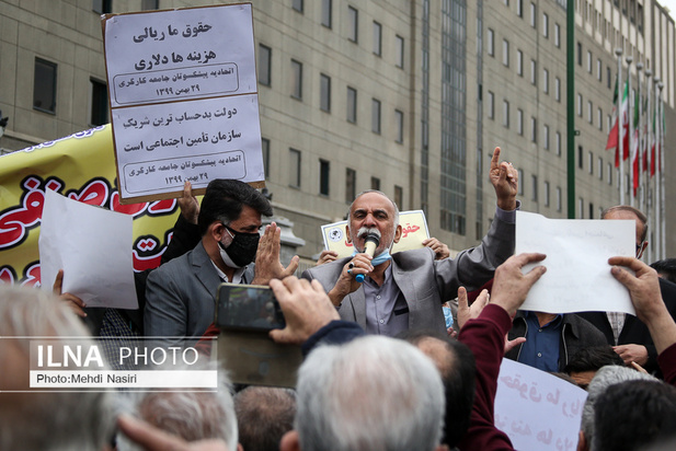 تجمع اعتراضی بازنشستگان در مقابل مجلس شورای اسلامی 